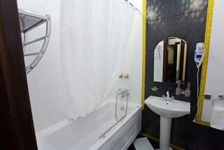 Гостиница Gallery Park Volgograd Волгоград Номер стандарт с 1 двуспальной кроватью-6