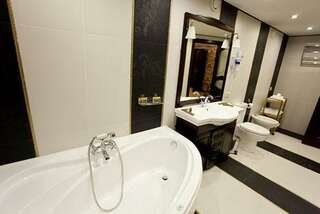 Гостиница Gallery Park Volgograd Волгоград Номер люкс президентский-11